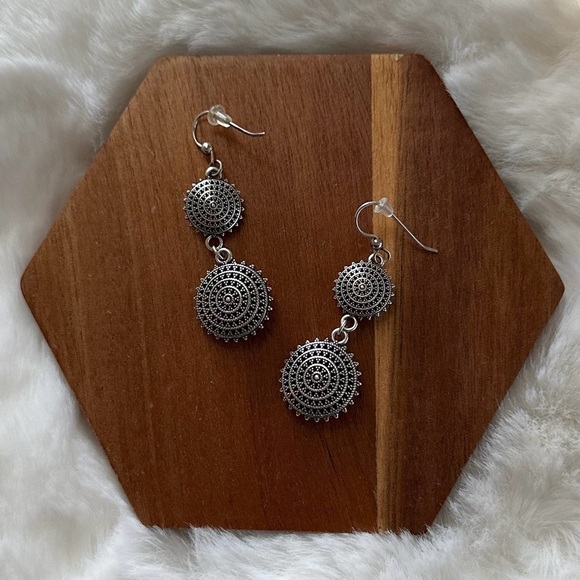 BRIGHTON RARE Ferrara Eternity French Wire Earrings in Silver • JA4370 Medallion - Picture 1 of 10